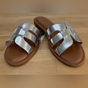 The Drop Monika Sandals Size 7.5 Silver Slide Sandals